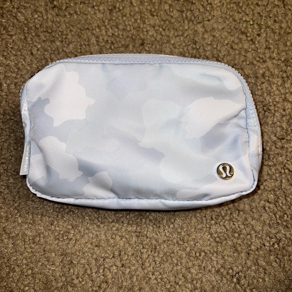 LuluLemon Everywhere Belt Bag